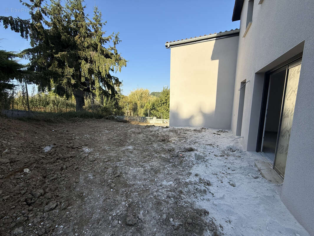 Maison à EYZIN-PINET