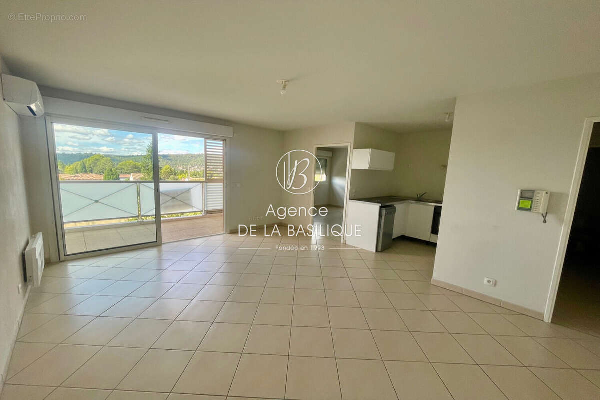 Appartement à SAINT-MAXIMIN-LA-SAINTE-BAUME