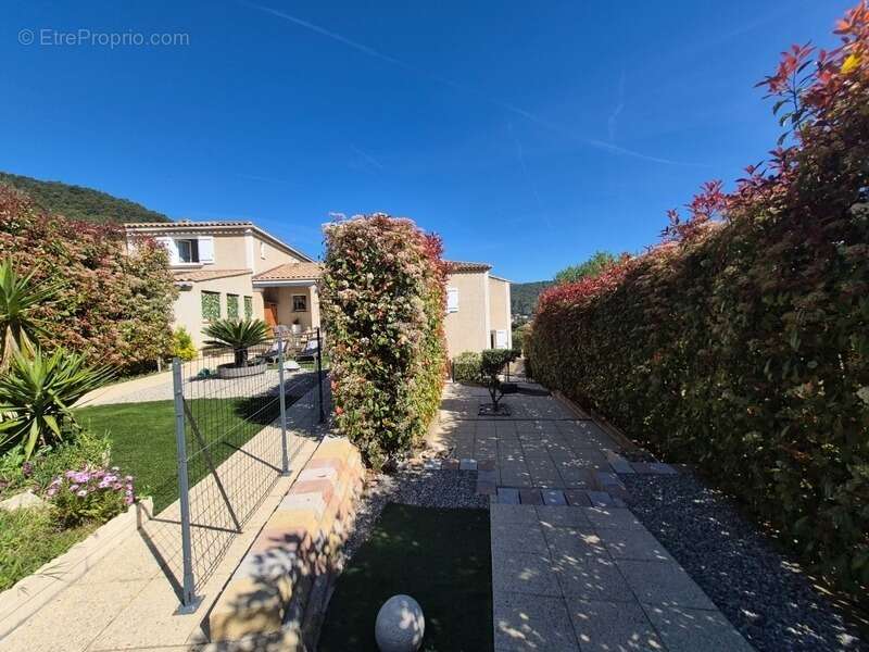 Maison à SOLLIES-VILLE