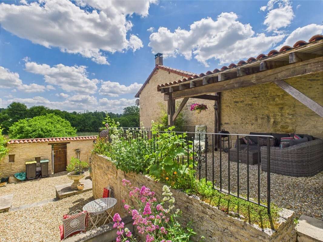 Maison à NANTEUIL-EN-VALLEE