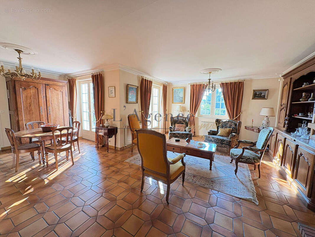 Maison à AVILLY-SAINT-LEONARD