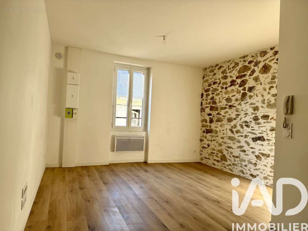 Photo 2 - Appartement à SAINT-ETIENNE-DE-MONTLUC