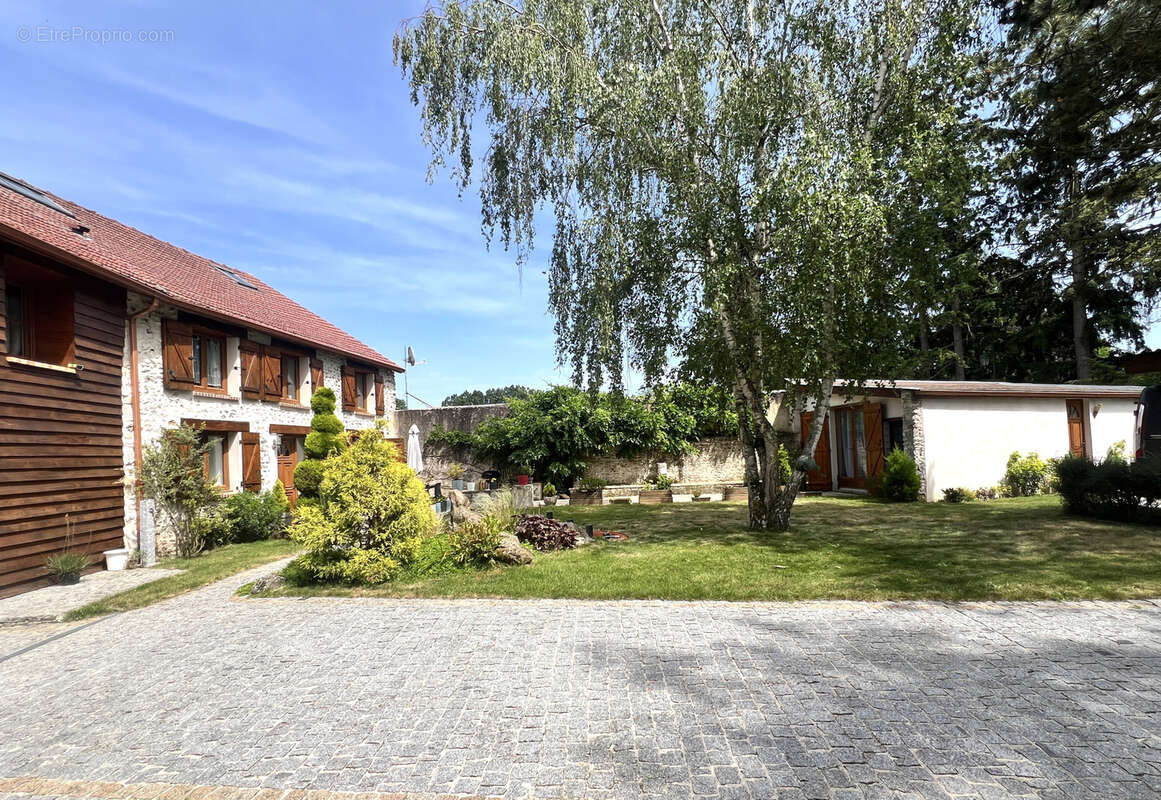Maison à HOUDAN