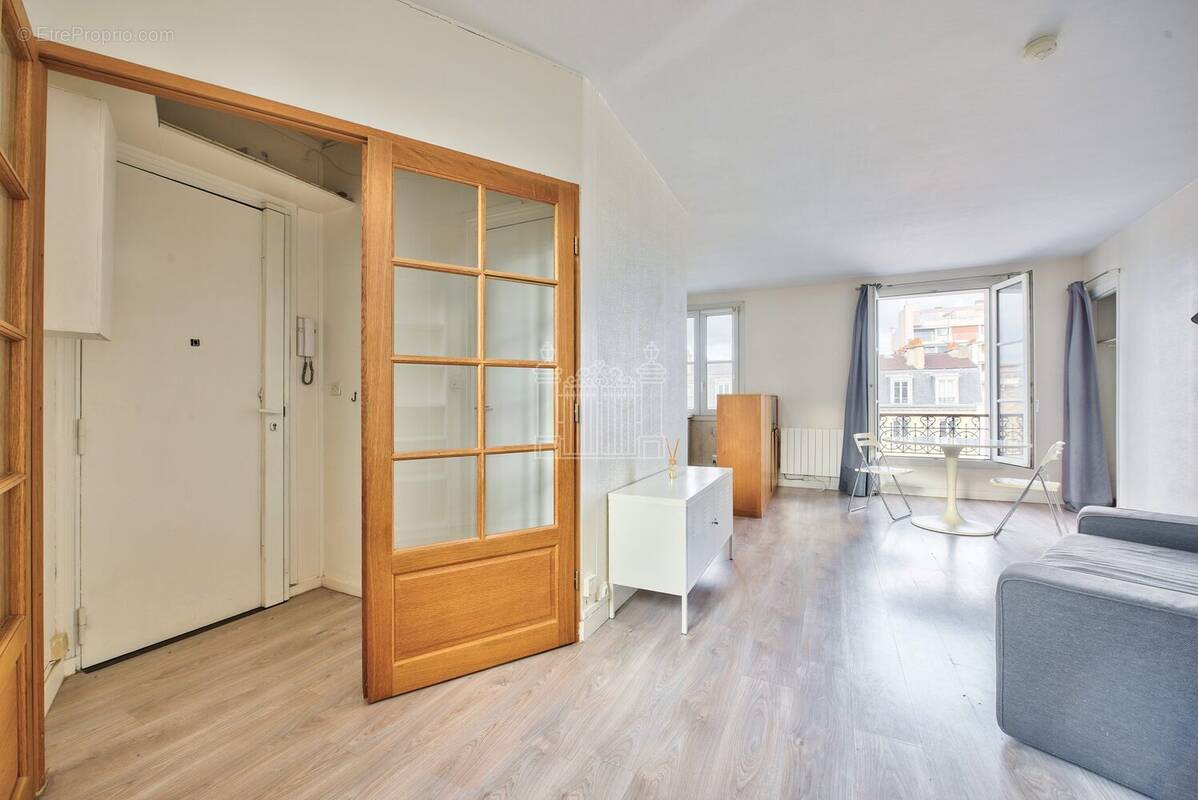 Appartement à PARIS-14E