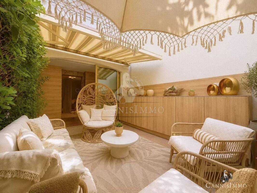 Appartement à MANDELIEU-LA-NAPOULE