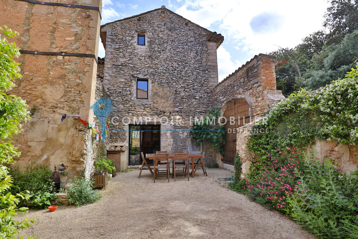 Maison à SAINT-SATURNIN-LES-APT