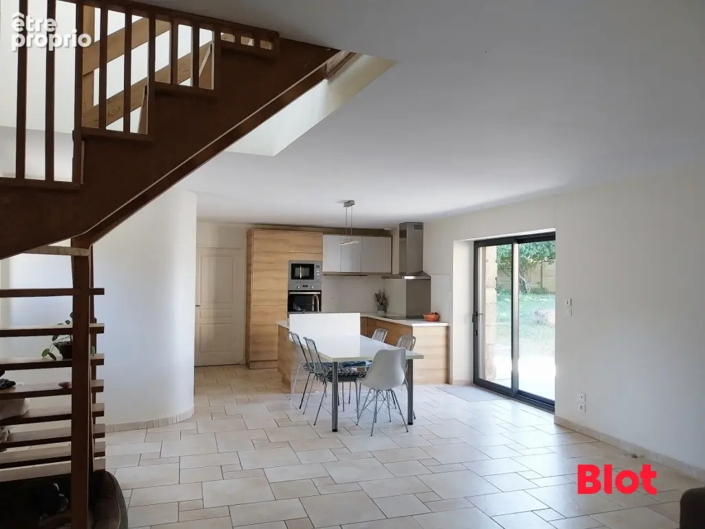 Maison 8 pièces 198 m² à vendre à Saint-Germain-En-Cogles (35133) - photo 2