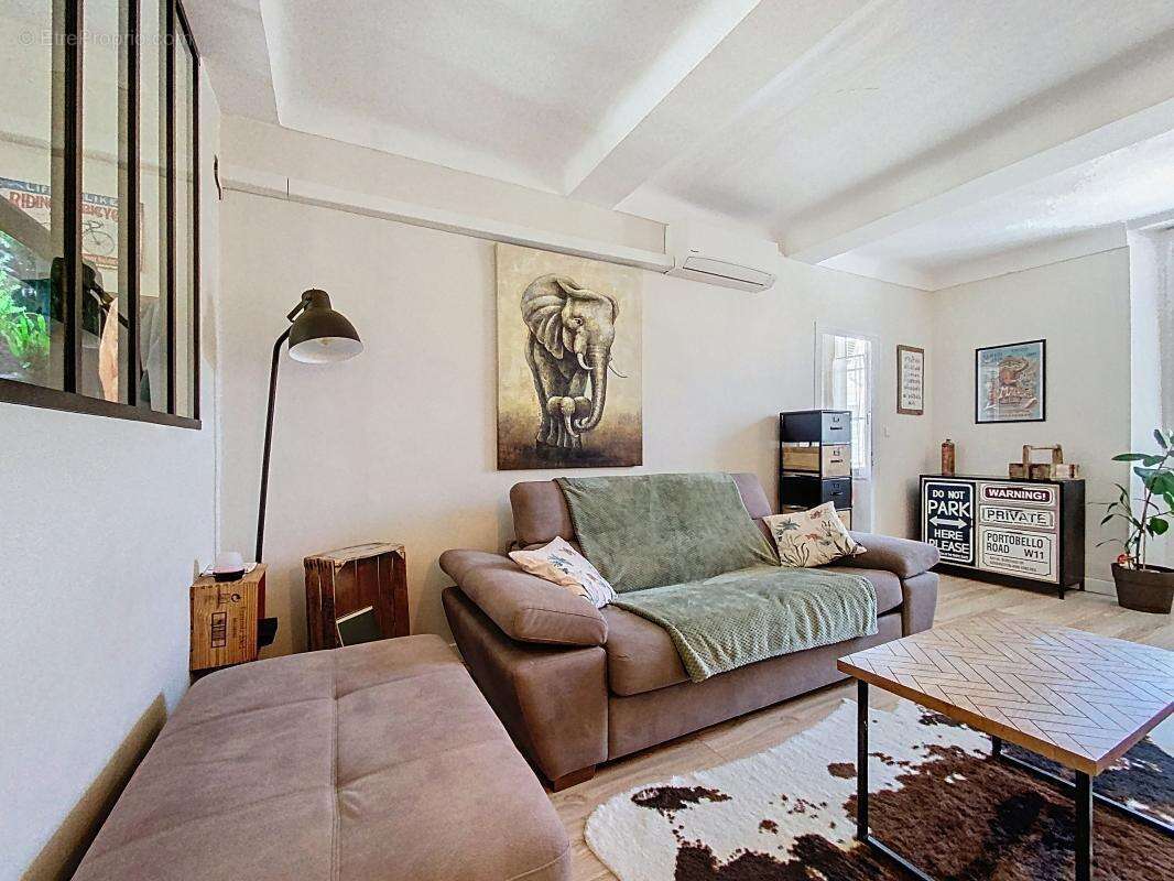 Appartement à ROQUEBRUNE-SUR-ARGENS