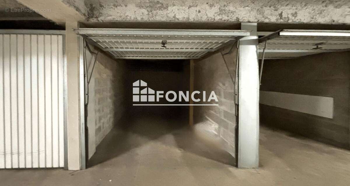 Parking à TRAPPES