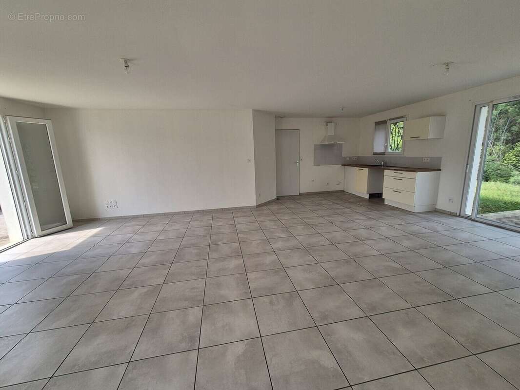 Maison 105 m² à Sainte-Livrade-Sur-Lot  - photo 4