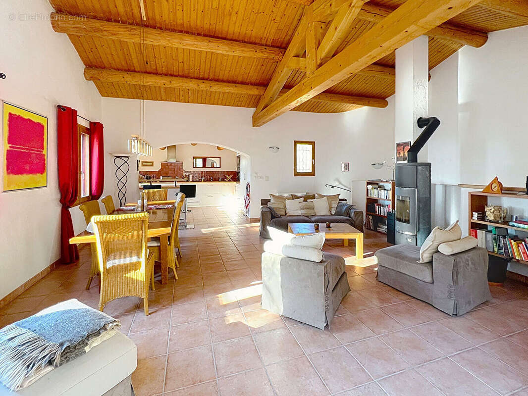 Maison à VAUGINES