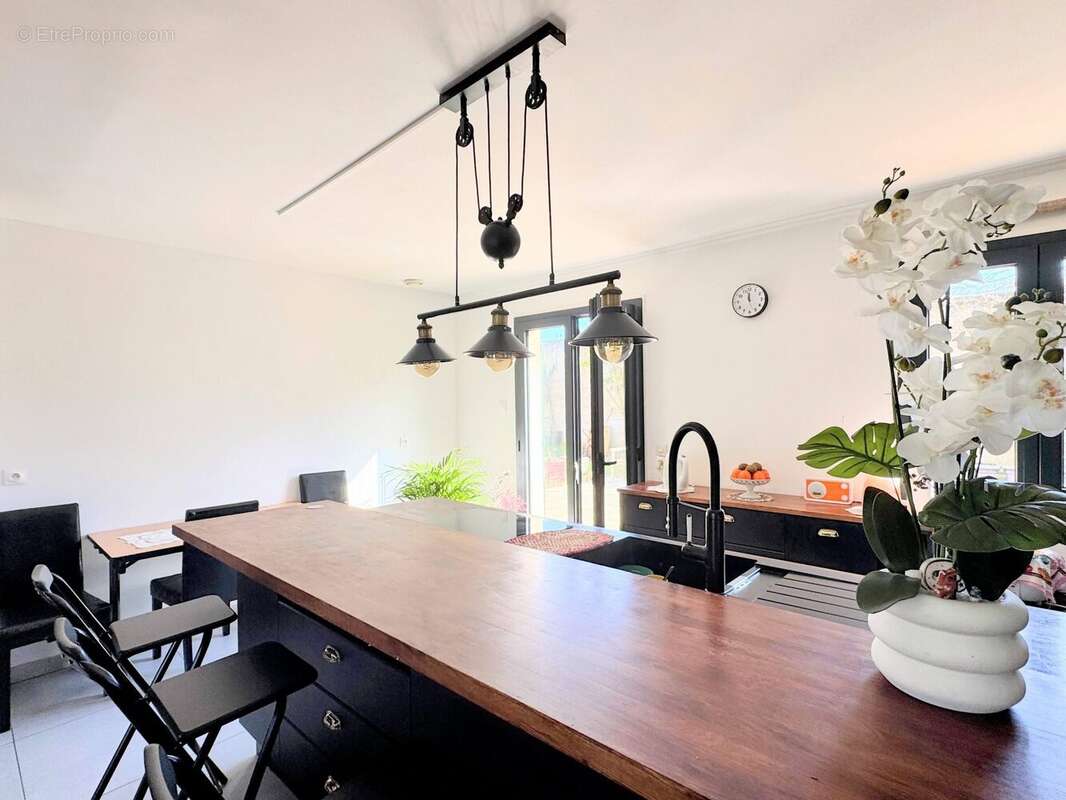 Maison à LE MESNIL-SAINT-DENIS