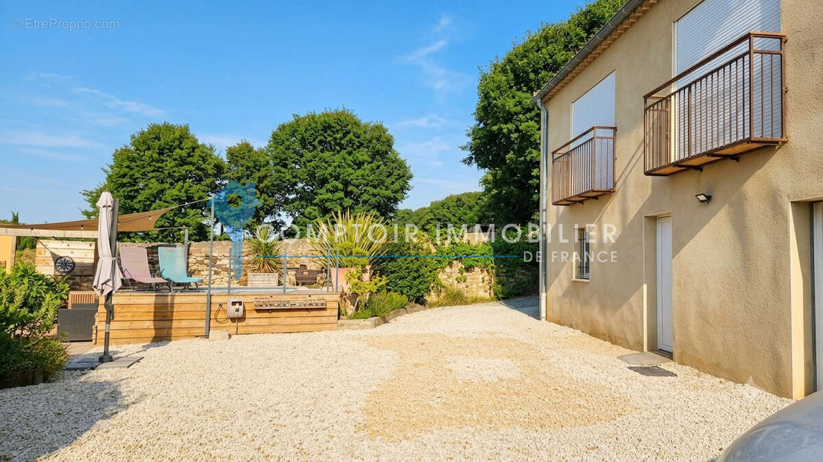ENTRE UZES ET BAGNOLS SUR CEZE : Villa récente 4 chambres avec garage et petite piscine - photo 5