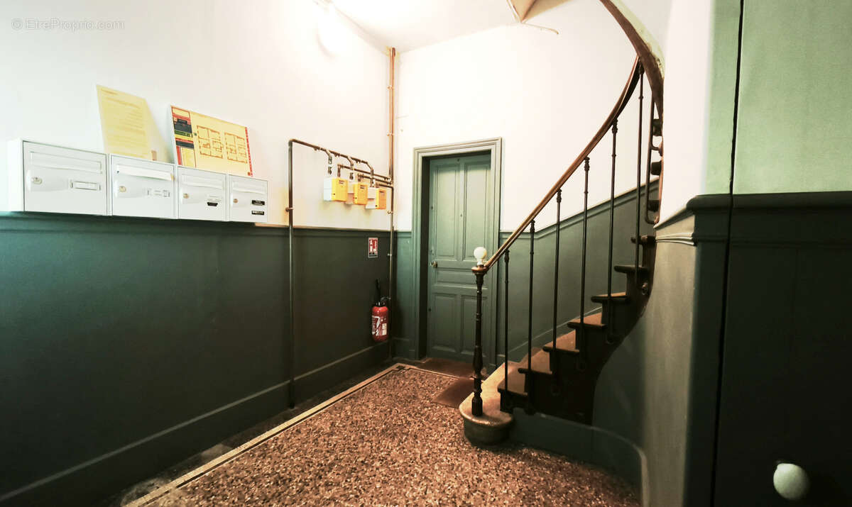 Très bel appartement rez de chaussée de centre ville avec jardin privatif - photo 2