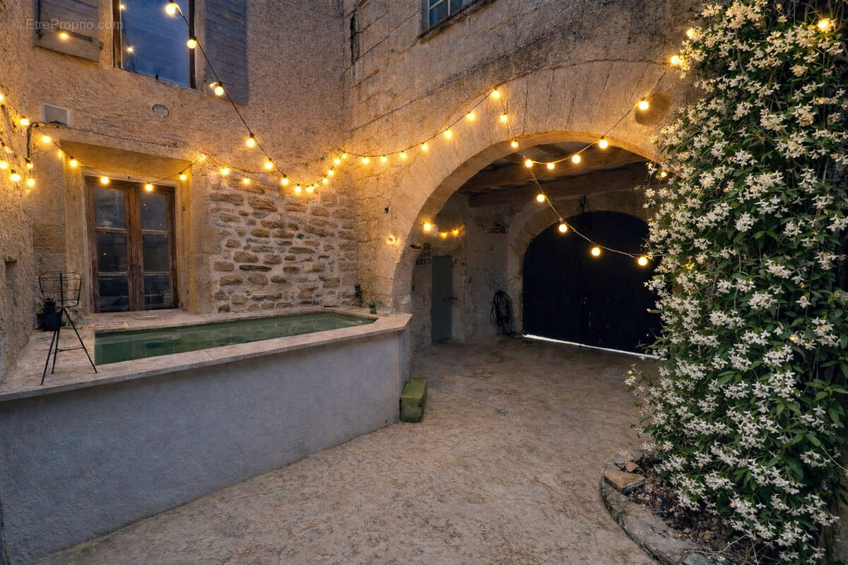 Maison à GALLARGUES-LE-MONTUEUX