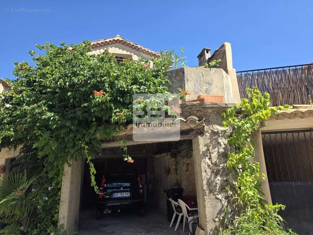 Maison à LA ROQUE-SUR-CEZE