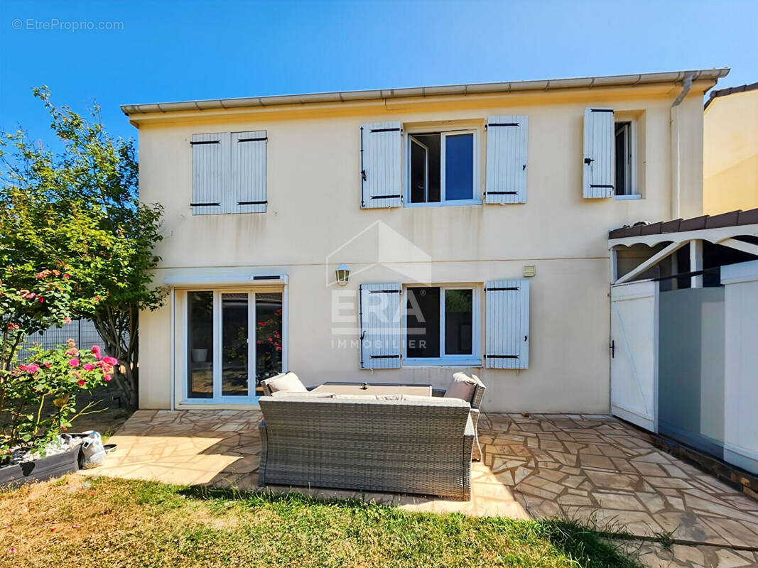 Maison à SAVIGNY-LE-TEMPLE