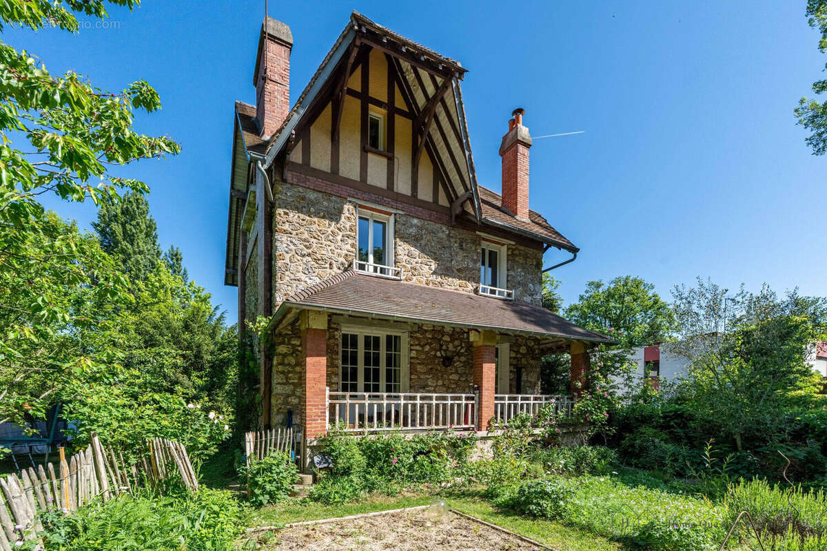 Maison à LA CELLE-SAINT-CLOUD