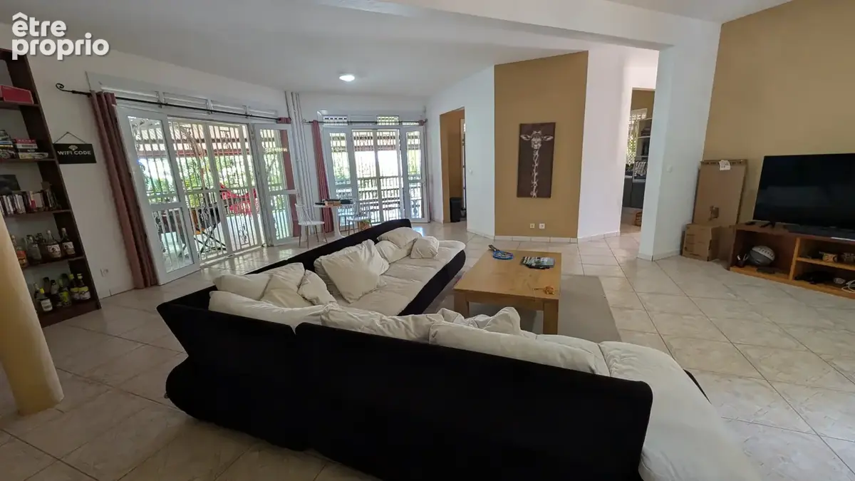 Exceptionnel à Cayenne Bourda : Villa d’architecte avec vue mer panoramique et fort rendement locatif - photo 18
