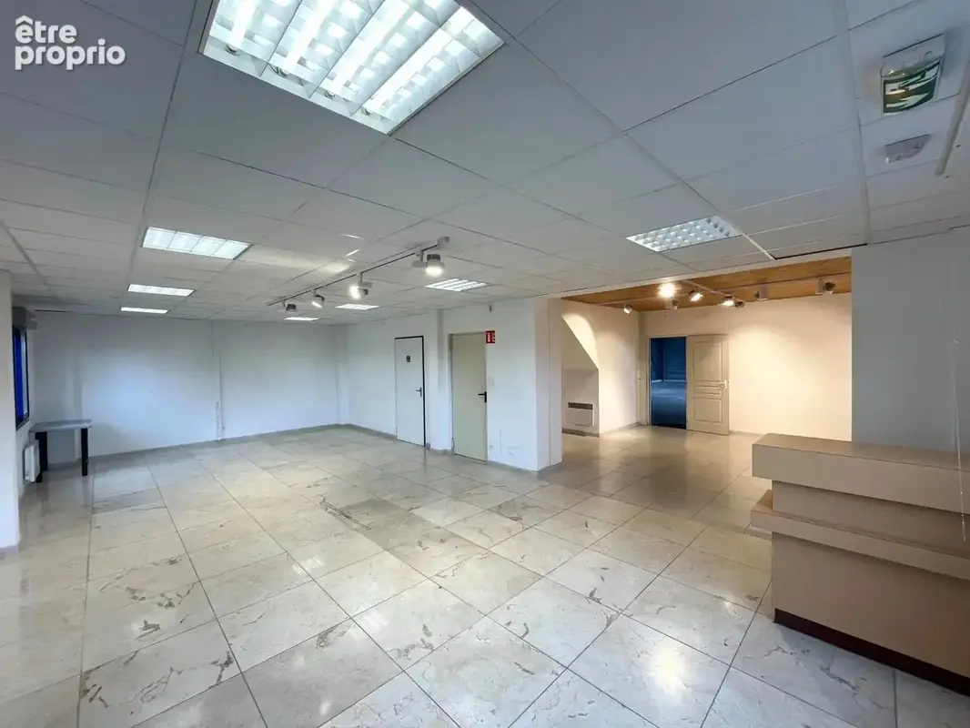 Local d'activite 305 m² - photo 4