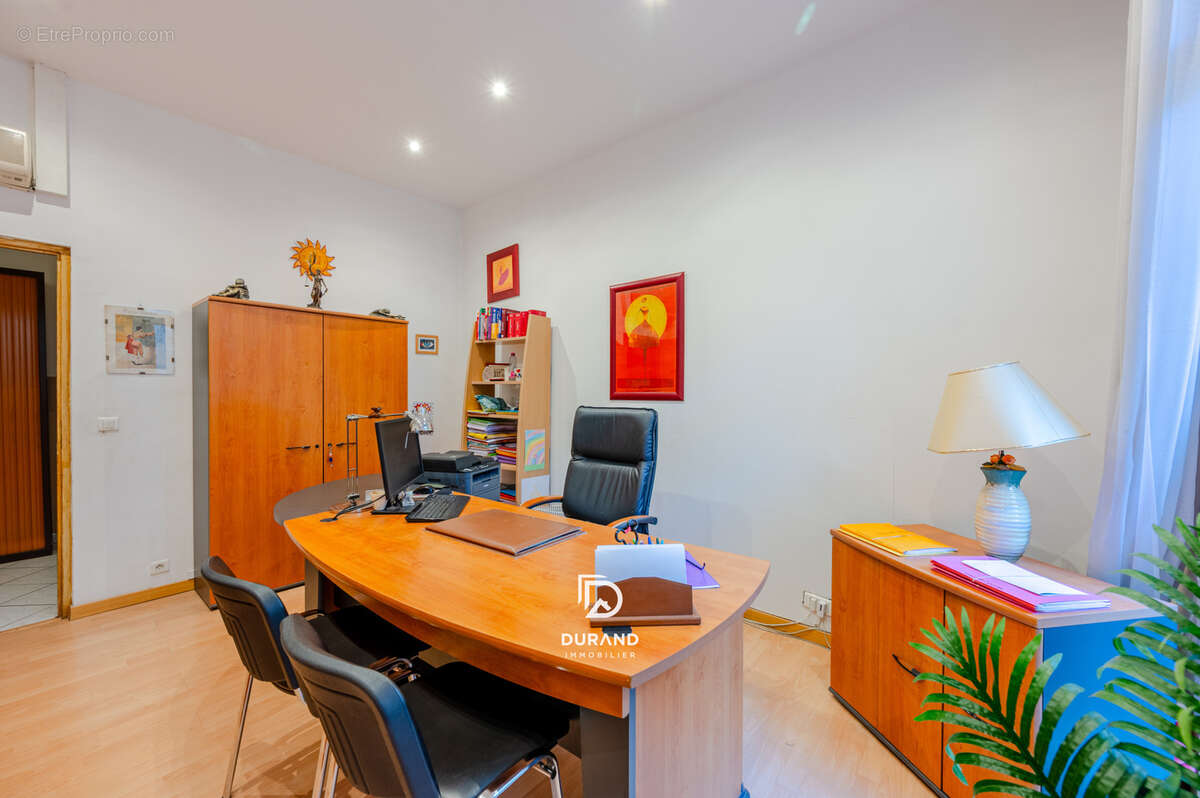 Commerce à MARSEILLE-6E