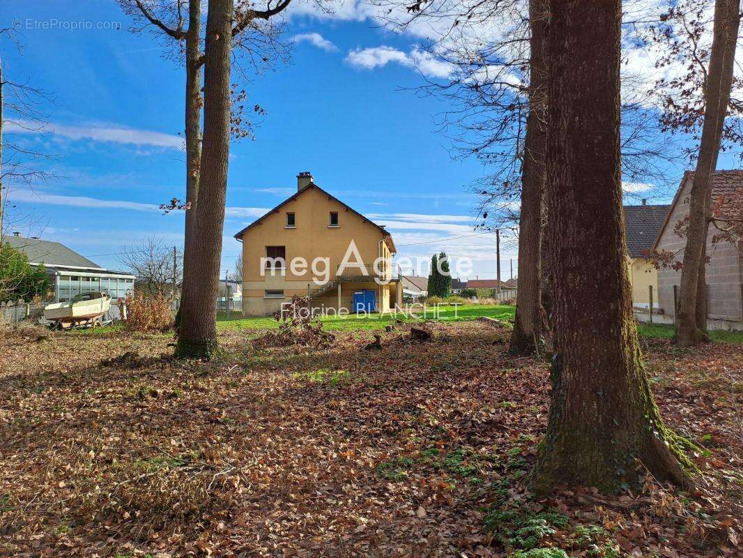 Maison à SAVIGNE-L'EVEQUE