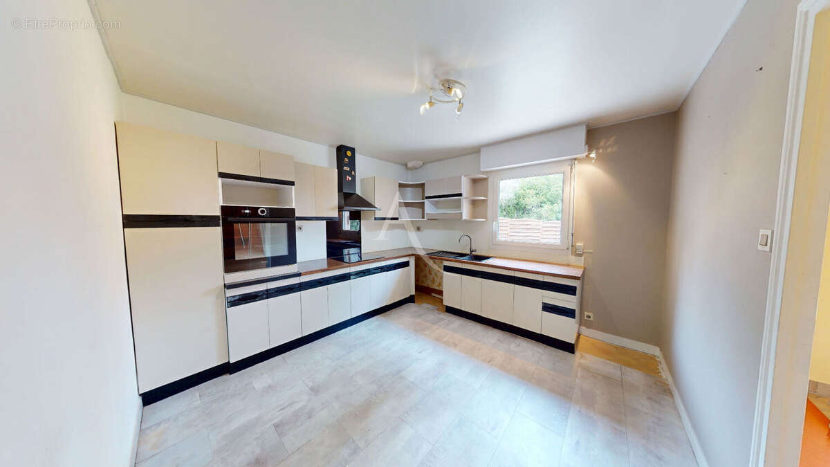 Maison à SAINT-JEAN-DE-BRAYE