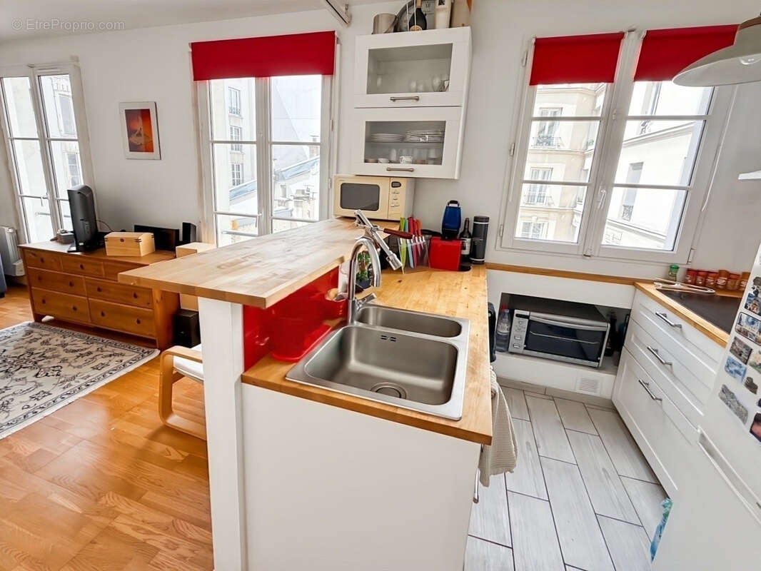 Appartement à PARIS-16E