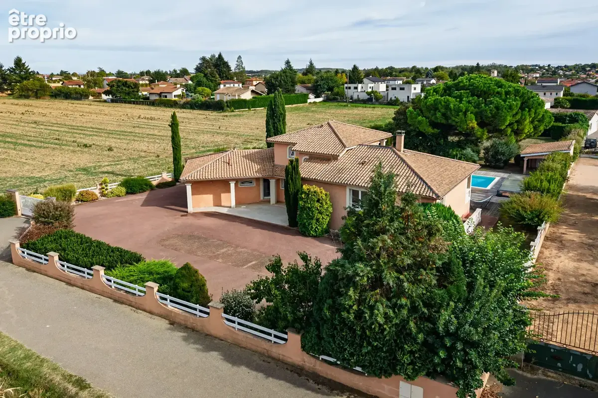 Maison de 240m2 - 8 pièces -  dans un cadre d exception a cailloux sur fontaines - photo 3