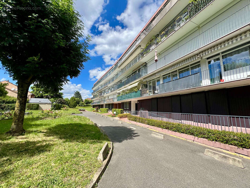 Appartement à HOUILLES