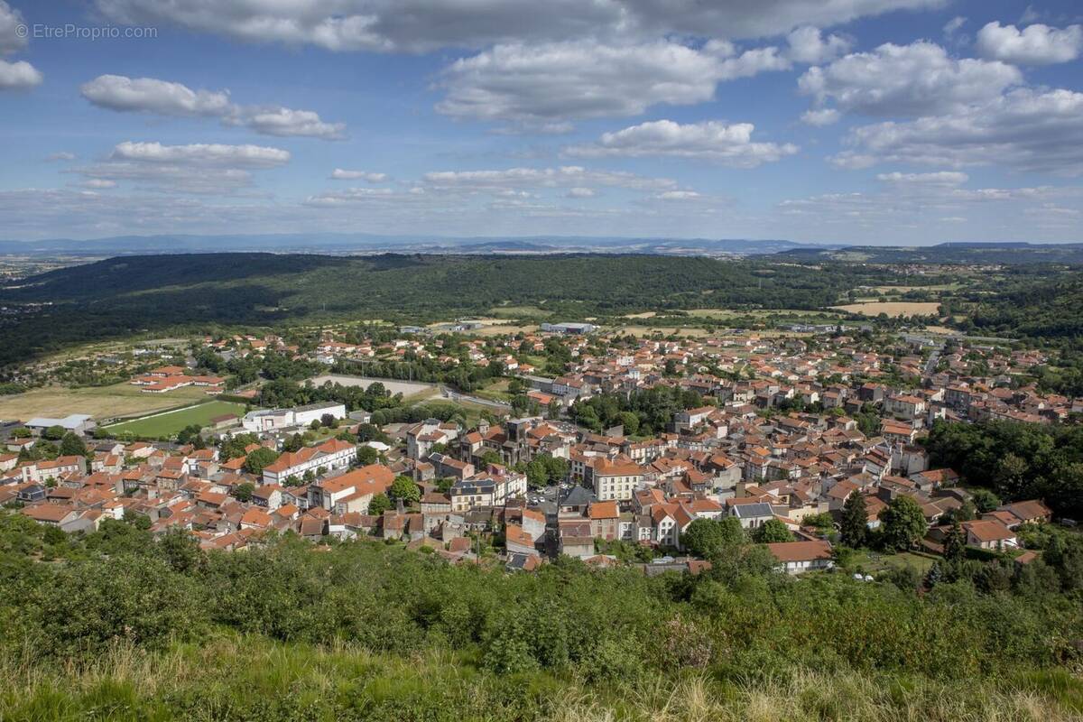 Terrain à VOLVIC