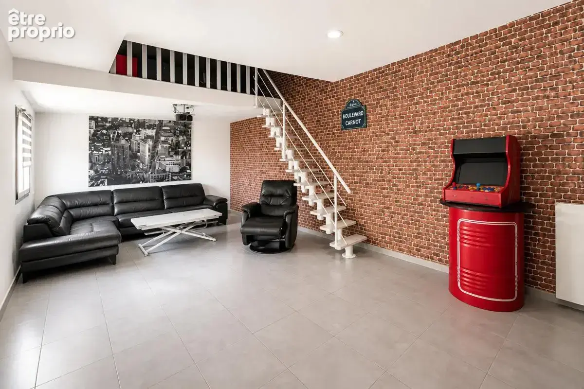 Maison de 7 pièces de 130 m² à Enghien-les-Bains - photo 6