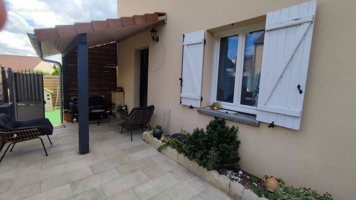 Maison à CHANTELOUP-LES-VIGNES