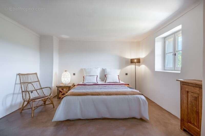 Maison à SAINT-SATURNIN-LES-APT