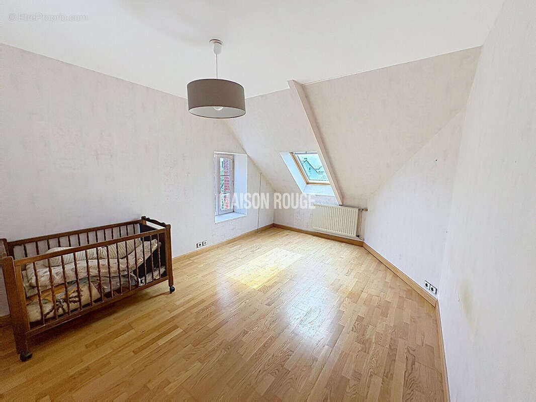 Maison en pierre rénovée avec gîte indépendant à vendre à Binic dans un environnement calme proche du centre - photo 19