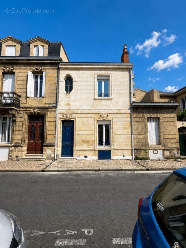 Opportunité  : maison de ville en pierre au cœur de saint-genès - photo 7