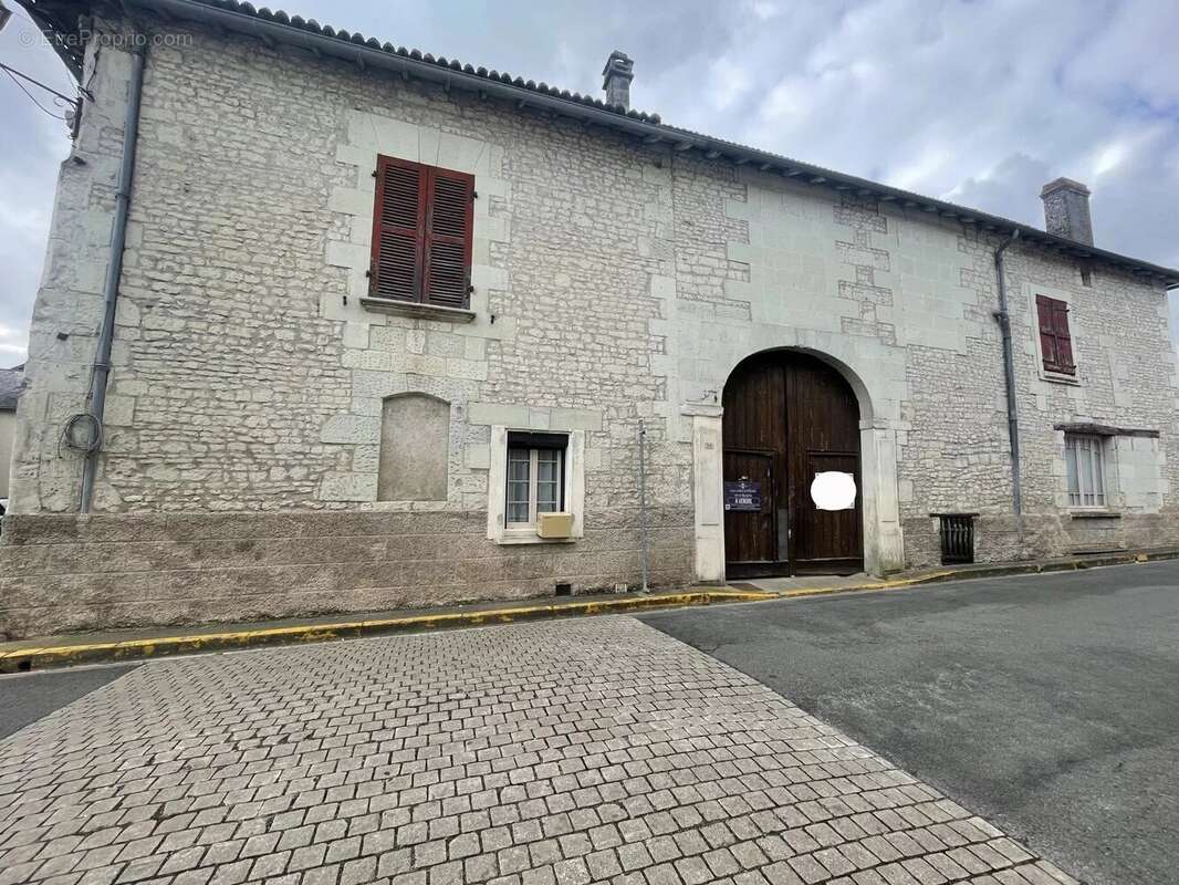 Maison à MONTS-SUR-GUESNES