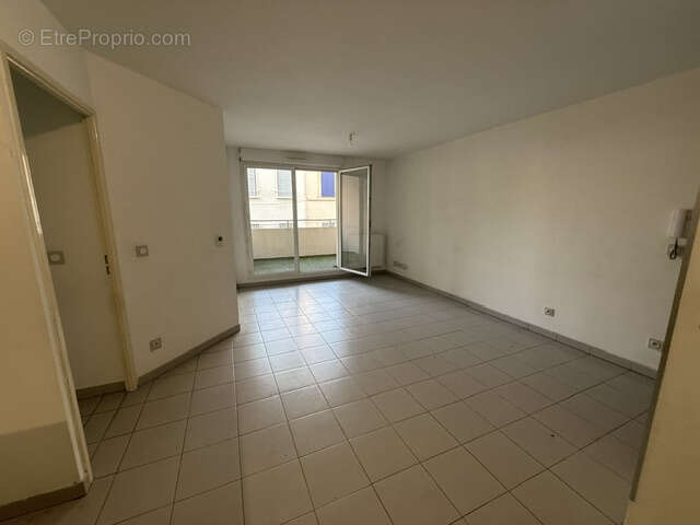 Appartement à MARSEILLE-4E