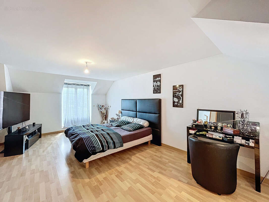 Maison 208 m² à Gidy  - photo 3
