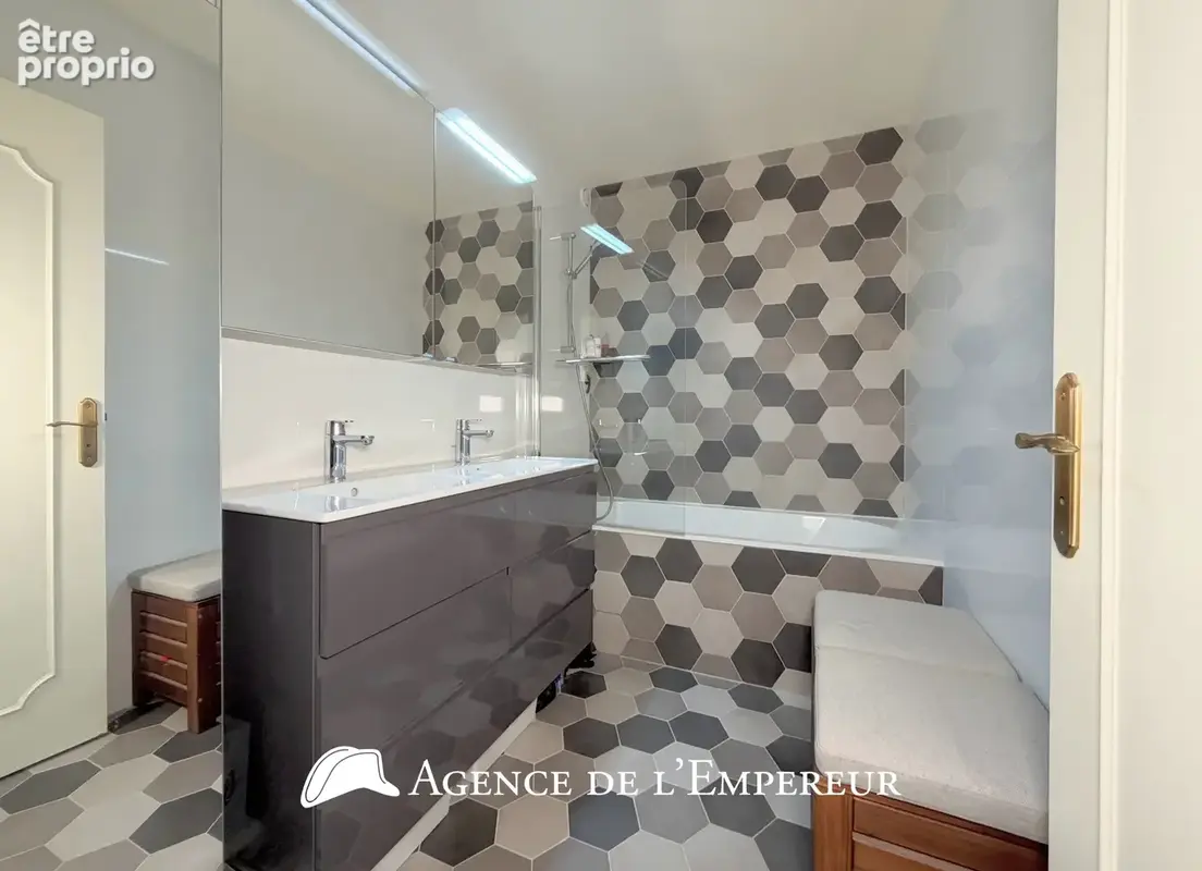 5 pièces, 101,3 m2, balcon, cave et parking. DPE C - photo 16