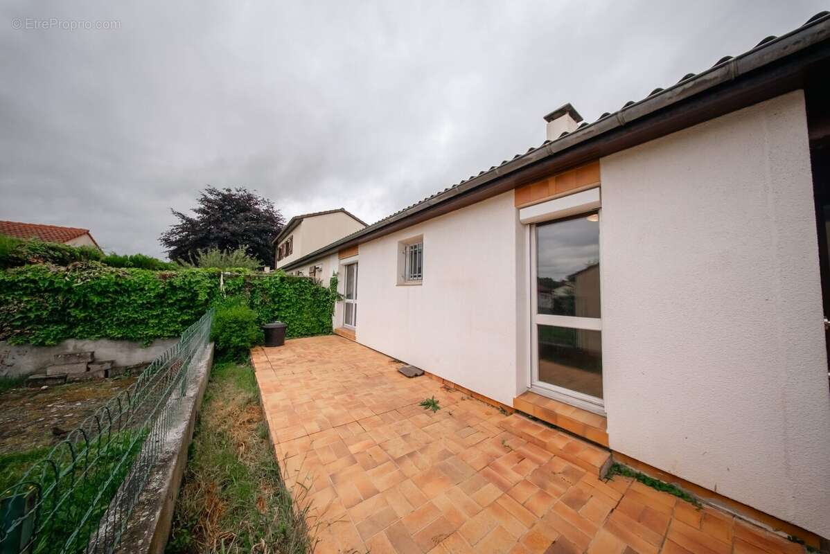 Maison 88 m² à Blanzat  - photo 4