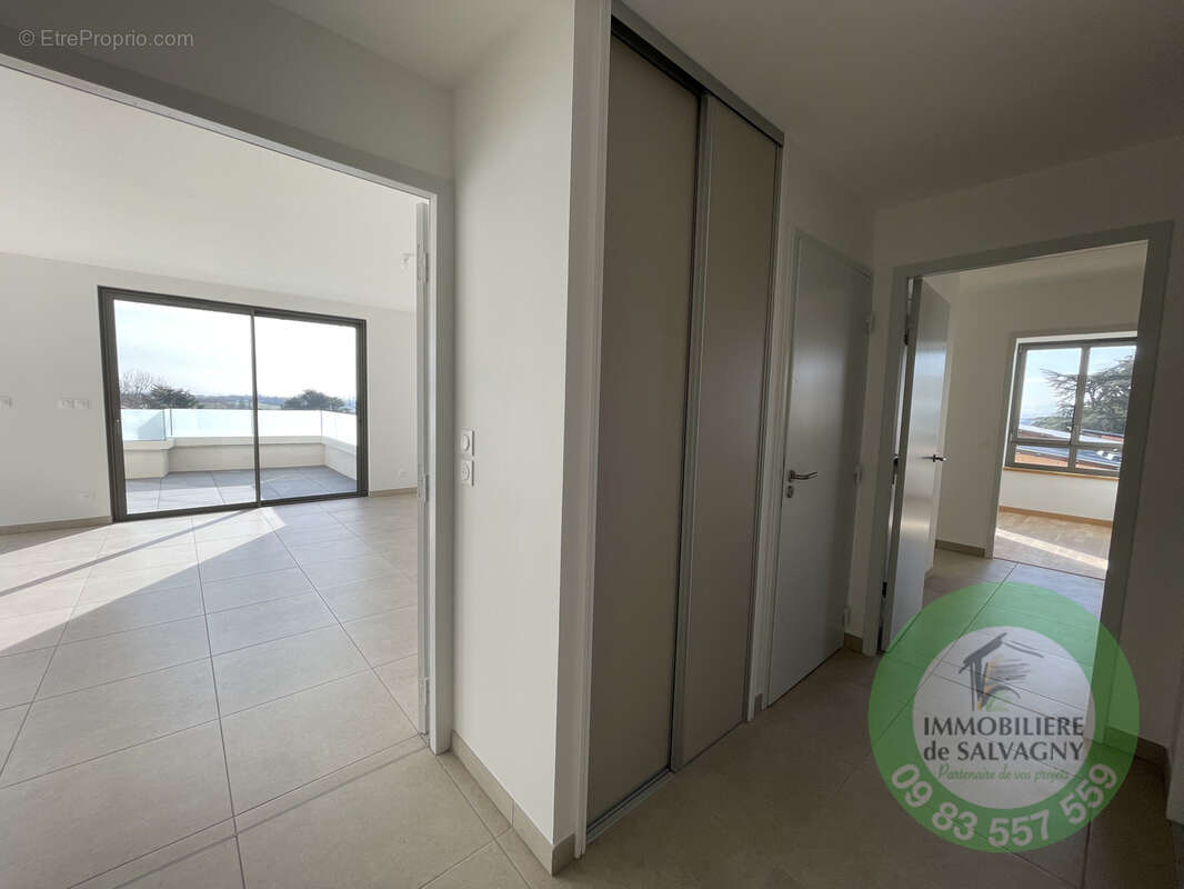 Appartement à LA TOUR-DE-SALVAGNY