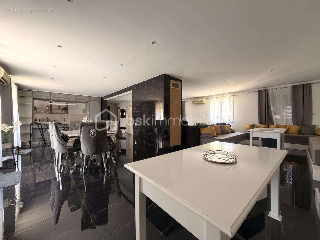 Propriété avec piscine, studio et T2 indépendant à Fabrègues --- - photo 3