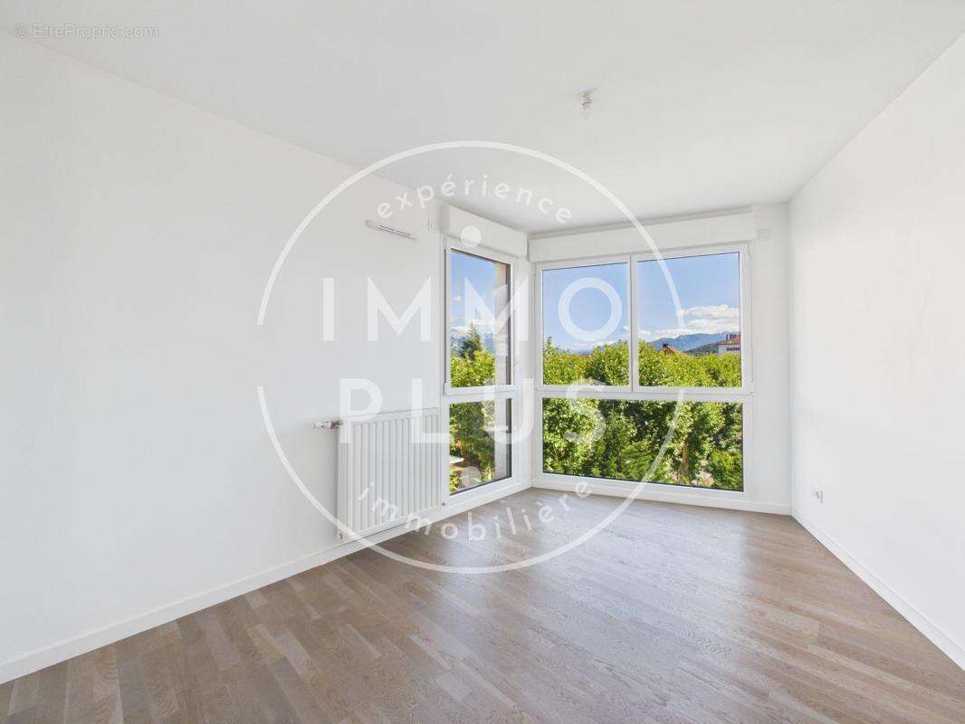 Vente - Appartement - 3 pièces + cuisine - 65,55 m² - 390 000 € - photo 3