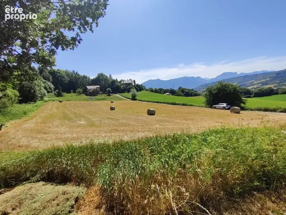 Terrain à SAINT-LEGER-LES-MELEZES