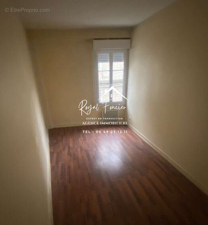 Chambre 1 de 10,19 M2  - Appartement à CHATELLERAULT