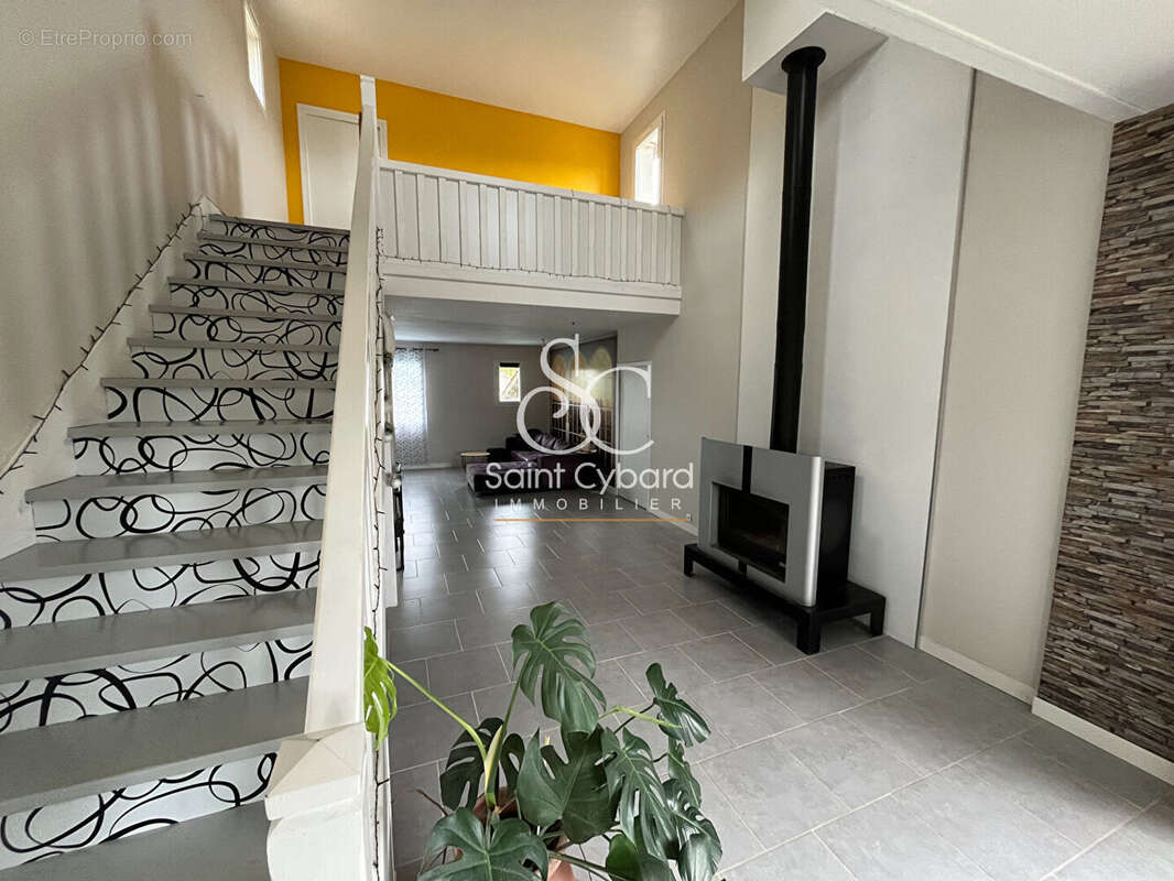 Maison à AUSSAC-VADALLE