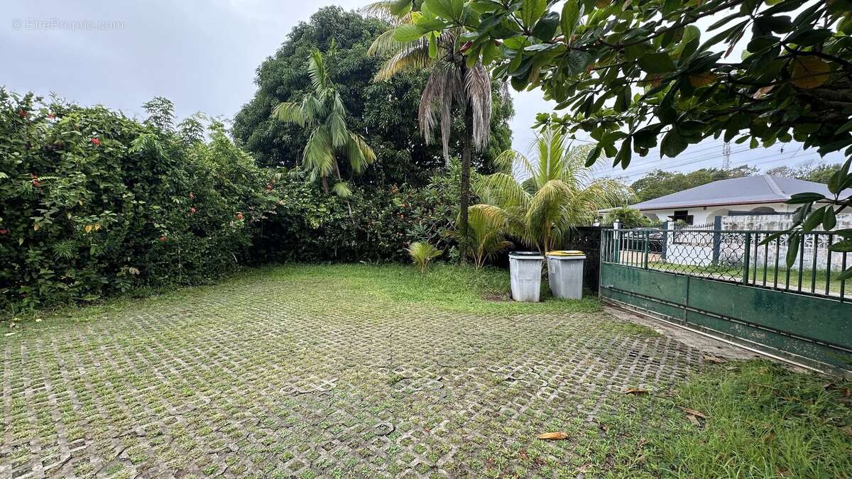 Appartement à REMIRE-MONTJOLY