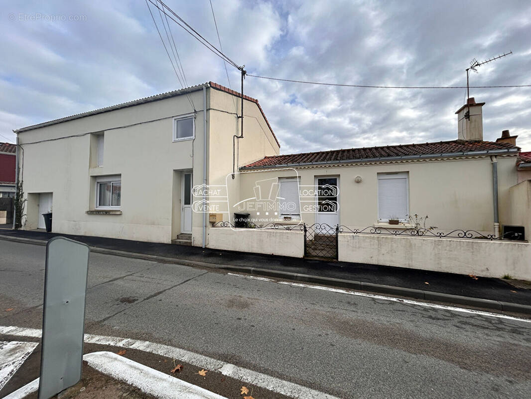 Maison à LA CHAPELLE-BASSE-MER