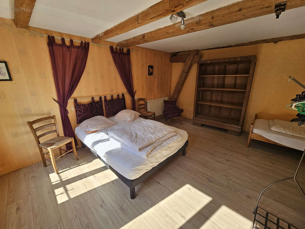 Saint-Claude : ancien atelier de pipier rénové. - photo 7